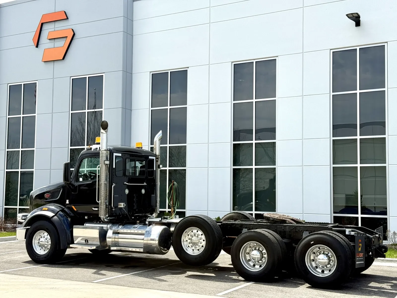 2015 Peterbilt 567 in New Lenox, IL — photo 6