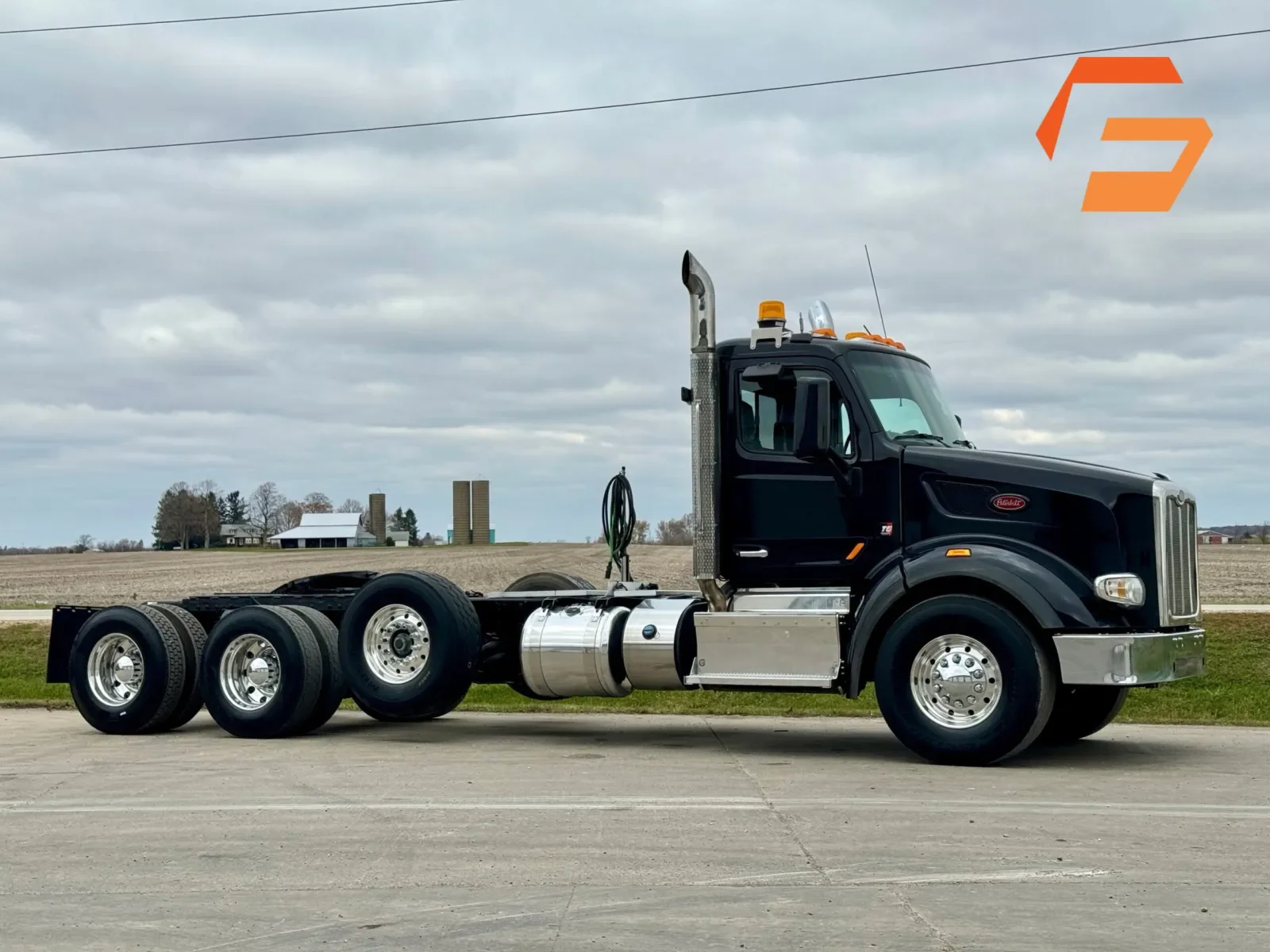 2015 Peterbilt 567 in New Lenox, IL