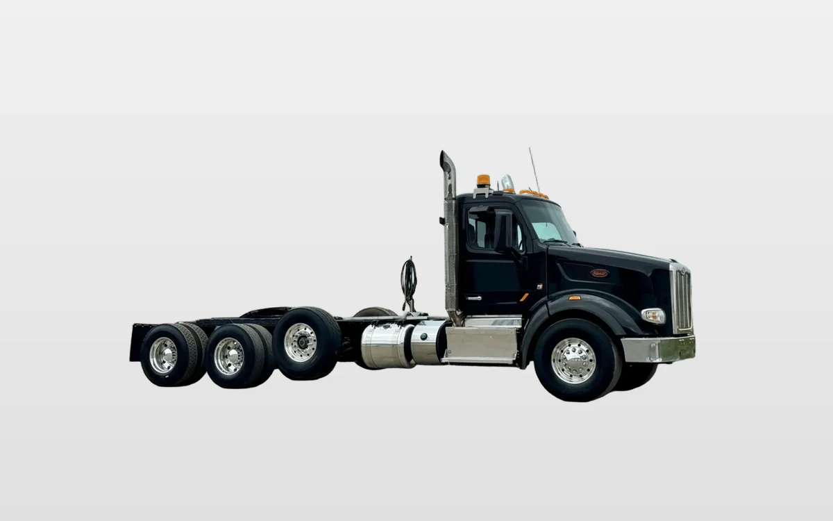 2015 Peterbilt 567 - image 1