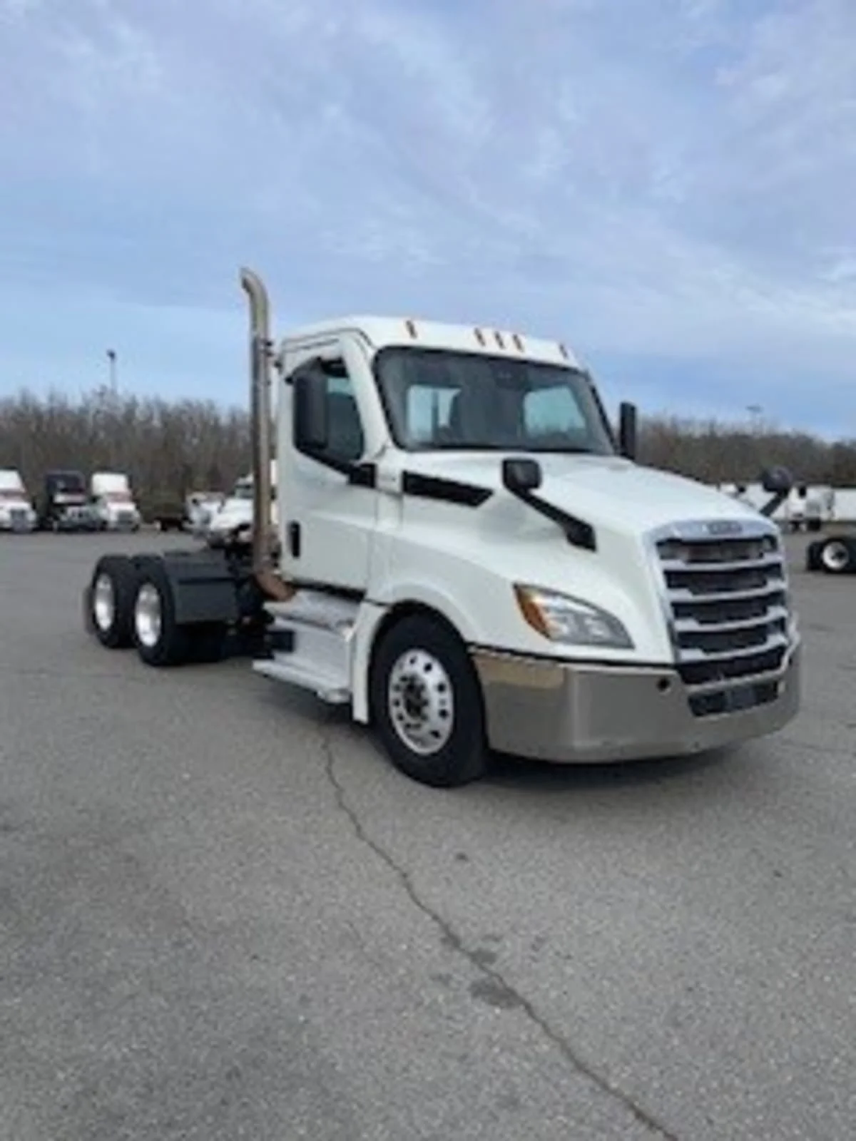 2021 Freightliner Cascadia in North Little Rock, AR — photo 3