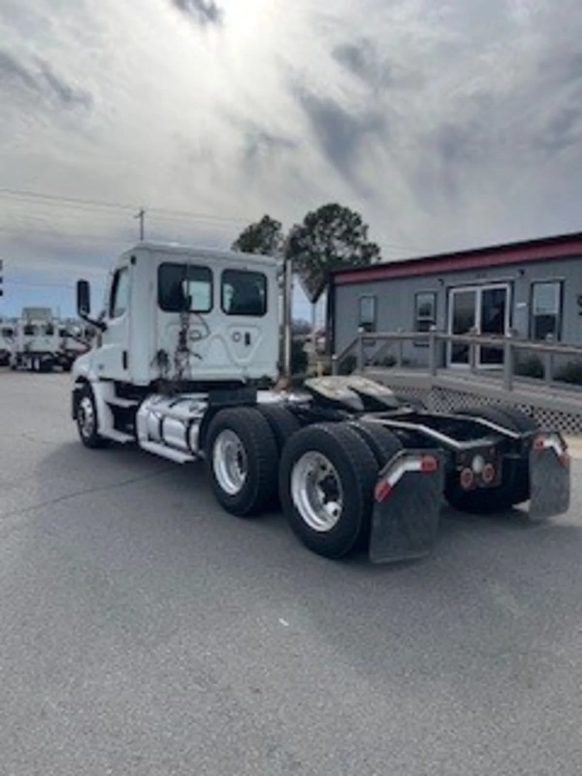 2021 Freightliner Cascadia in North Little Rock, AR — photo 6