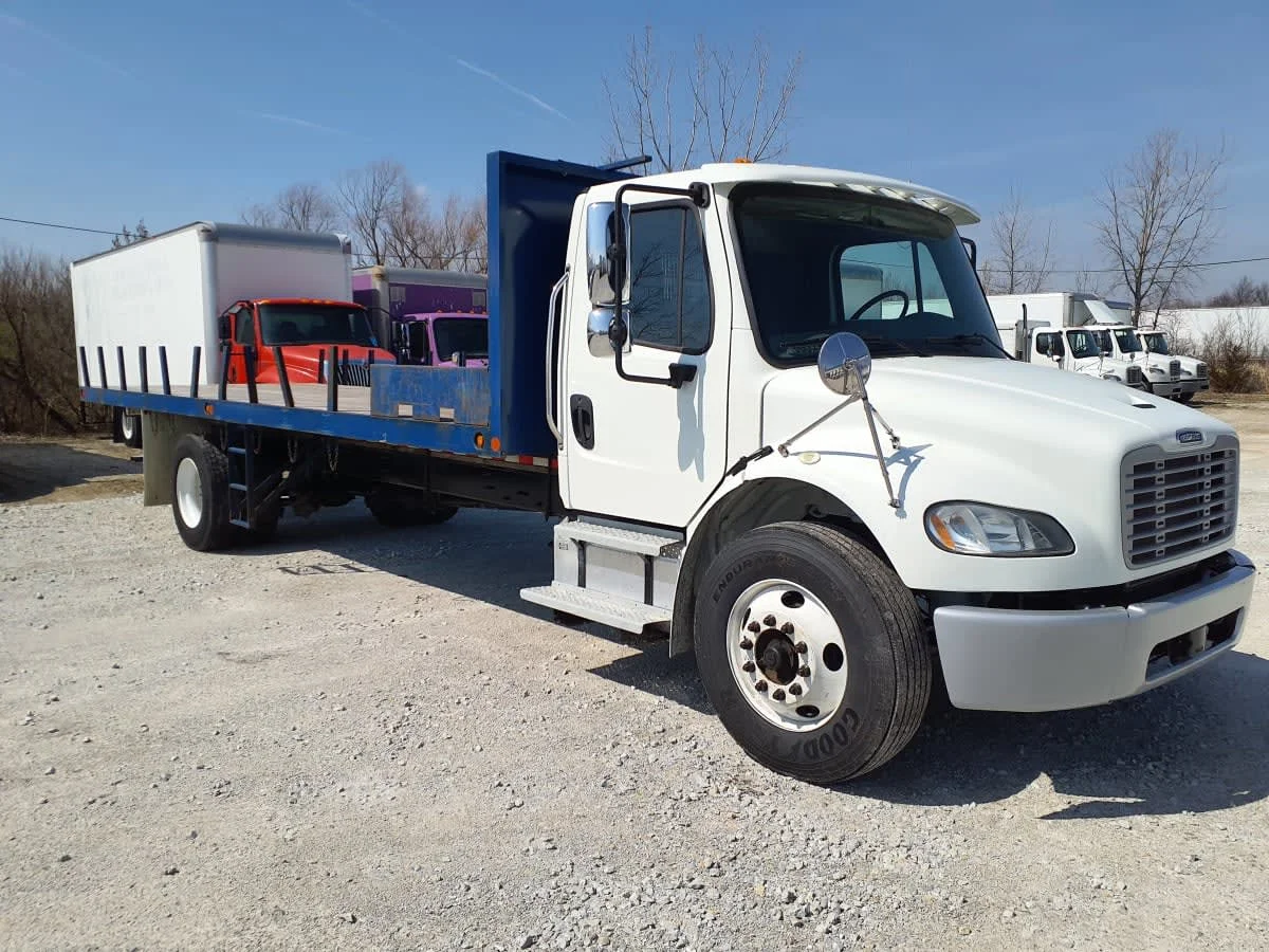2018 Freightliner M2 106 in Indianapolis, IN — photo 3