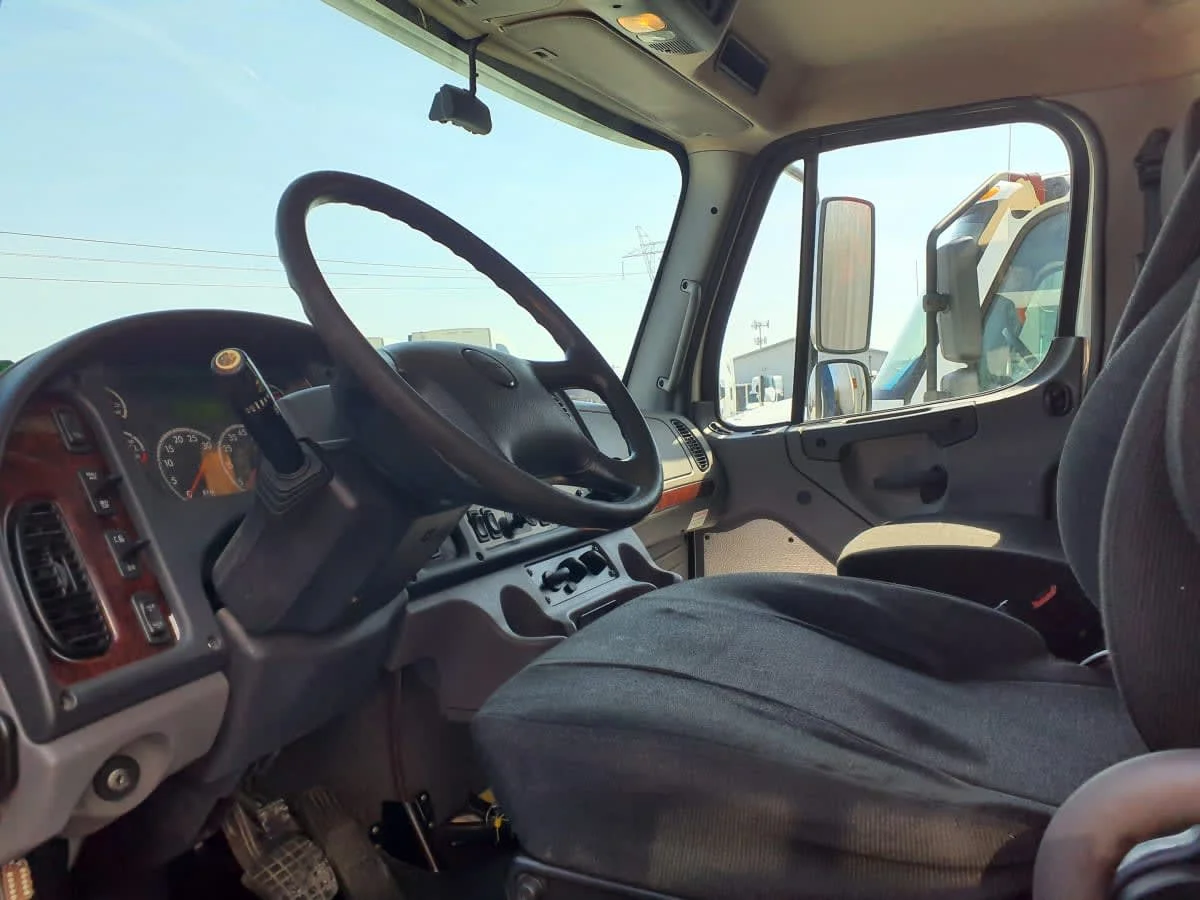 2018 Freightliner M2 106 in Indianapolis, IN — photo 7