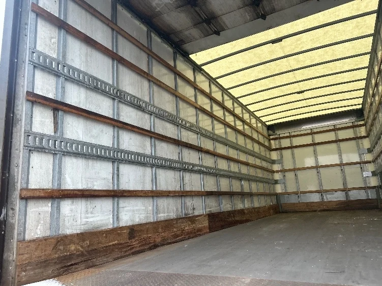 2020 Hino 338 - image 10