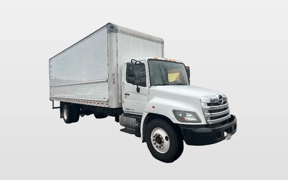 2020 Hino 338 - image 1