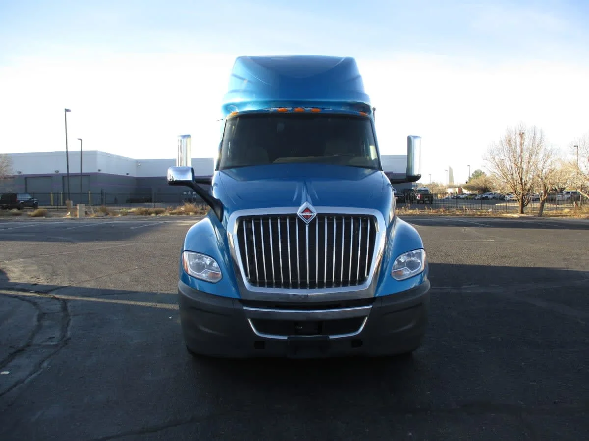 2021 International LT in Phoenix, AZ — photo 2