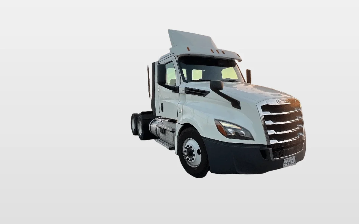 2018 Freightliner Cascadia - image 1