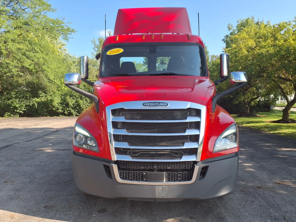2020 Freightliner Cascadia in Hilliard, OH — photo 2