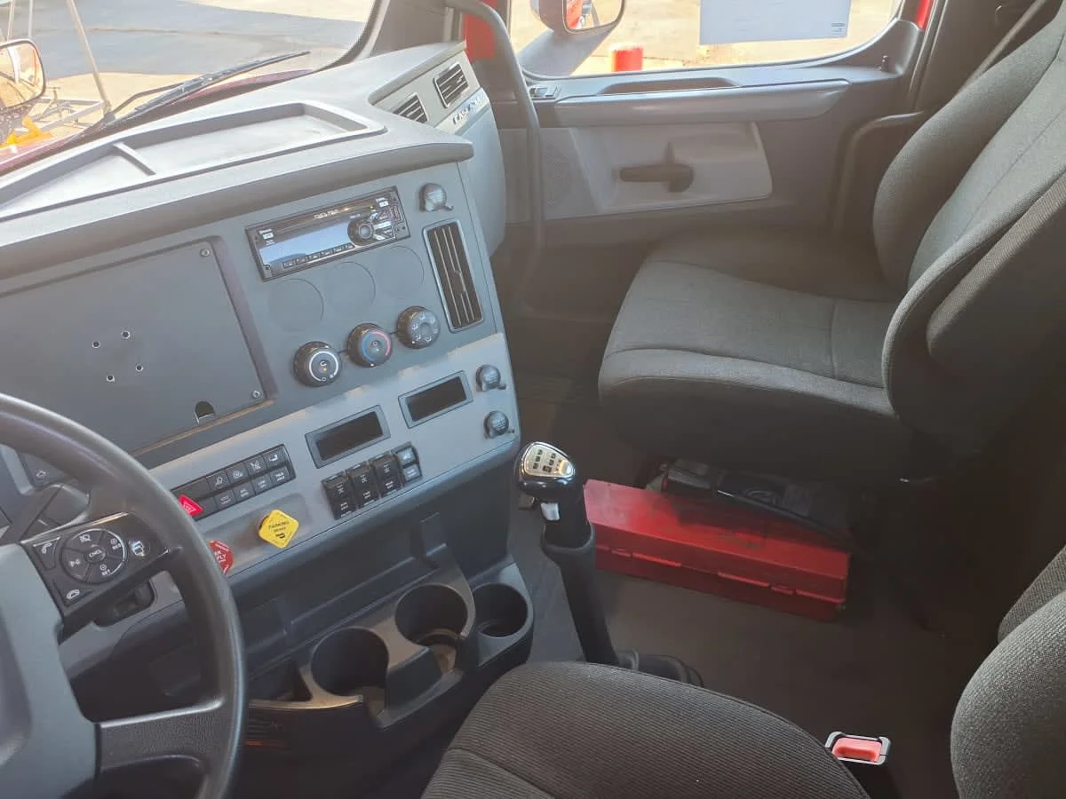 2020 Freightliner Cascadia in Hilliard, OH — photo 7
