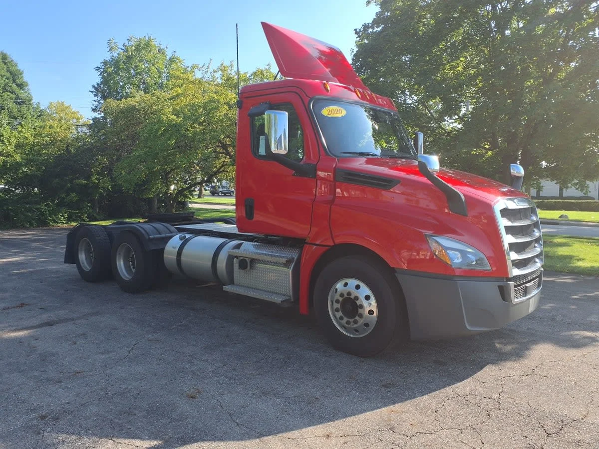 2020 Freightliner Cascadia in Hilliard, OH — photo 3