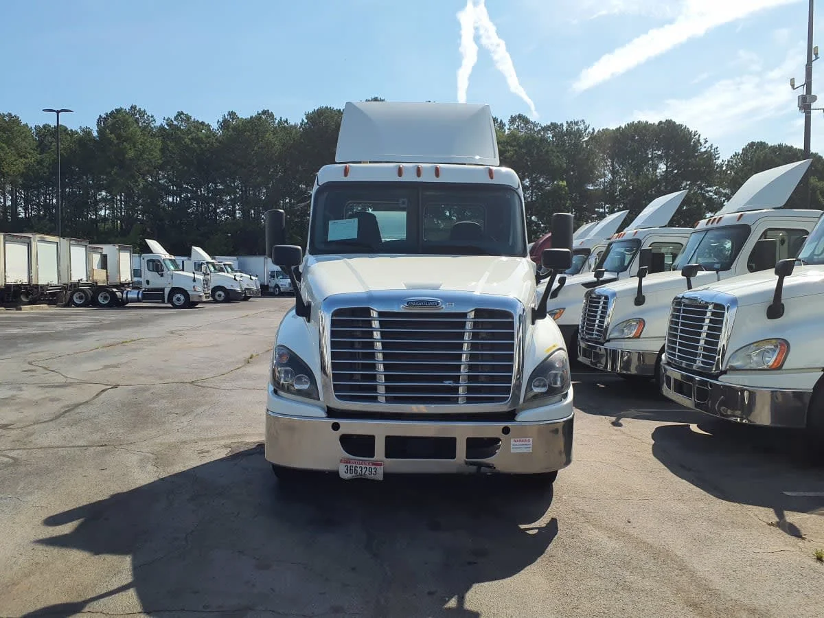 2018 Freightliner Cascadia in Atlanta, GA — photo 2