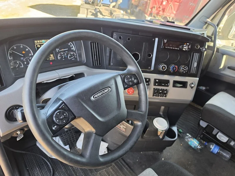 2019 Freightliner in French Camp, CA — photo 22