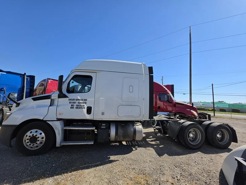 2019 Freightliner in French Camp, CA — photo 4