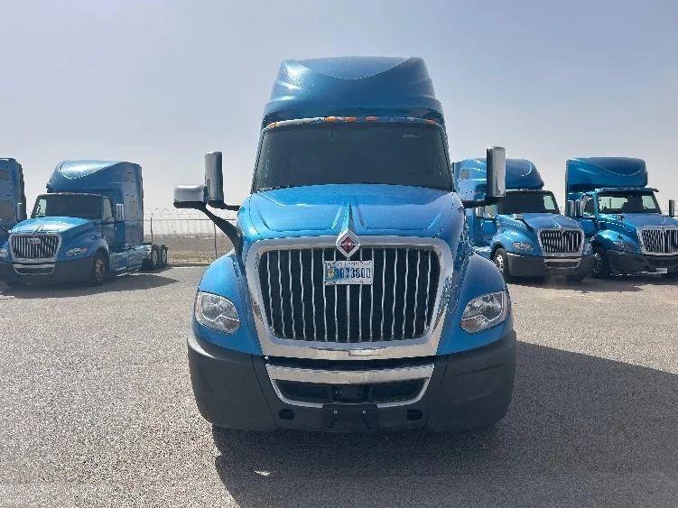 2021 International LT - image 2