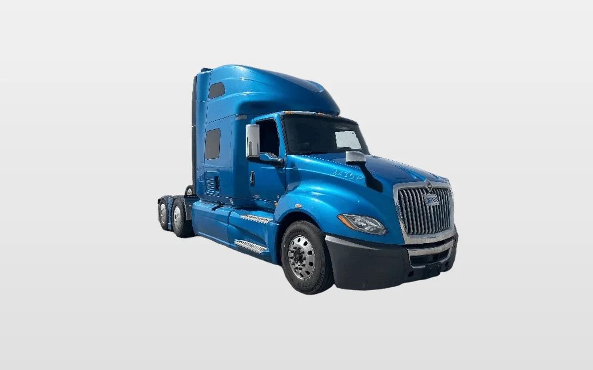 2021 International LT - image 1