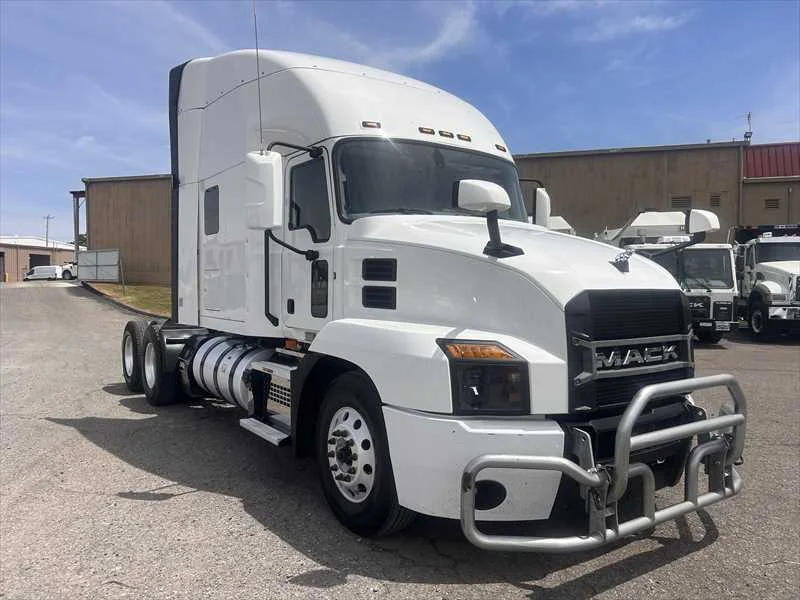 2021 Mack Anthem - image 7