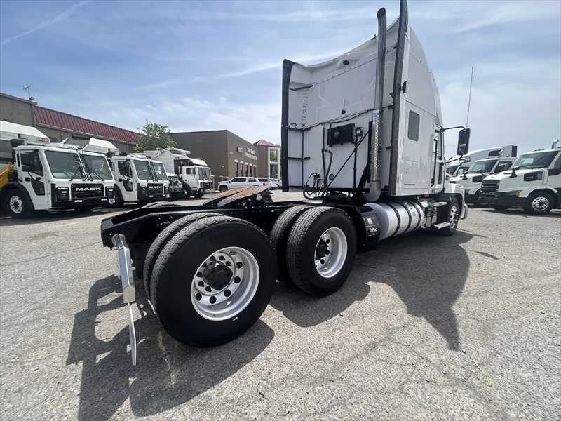 2021 Mack Anthem - image 5