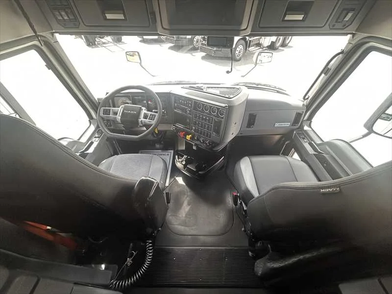 2021 Mack Anthem - image 13