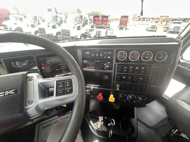 2021 Mack Anthem - image 11