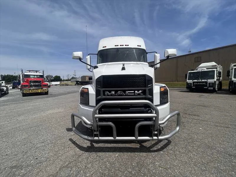 2021 Mack Anthem - image 8