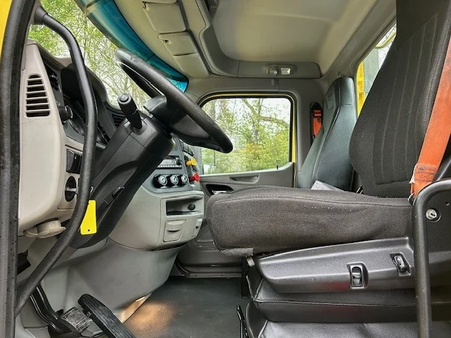 2020 Peterbilt 579 in Charlotte, NC — photo 12