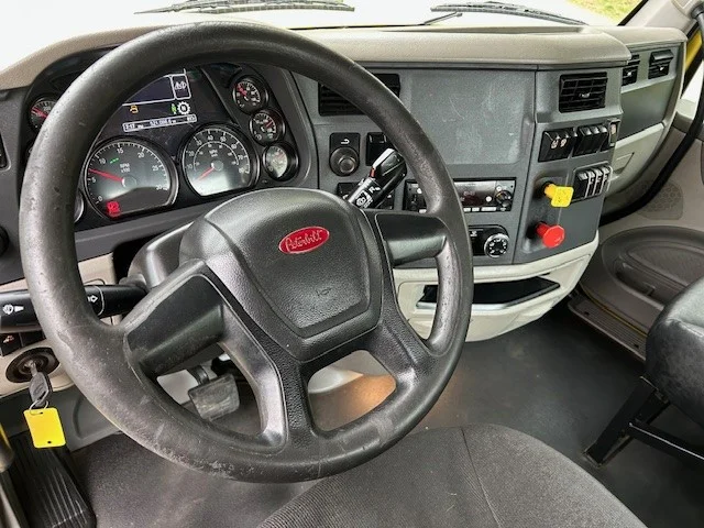 2020 Peterbilt 579 in Charlotte, NC — photo 13