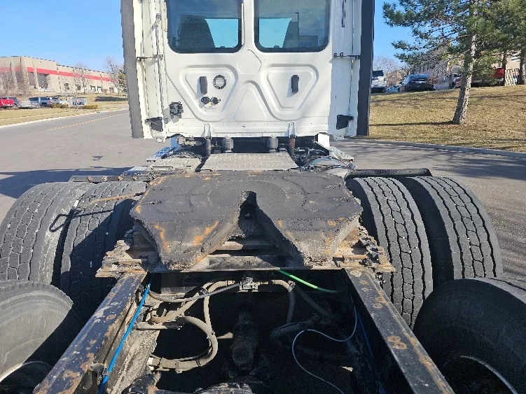 2020 Freightliner Cascadia in Kansas City, MO — photo 6