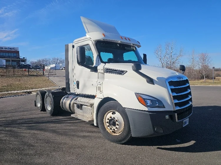 2020 Freightliner Cascadia in Kansas City, MO