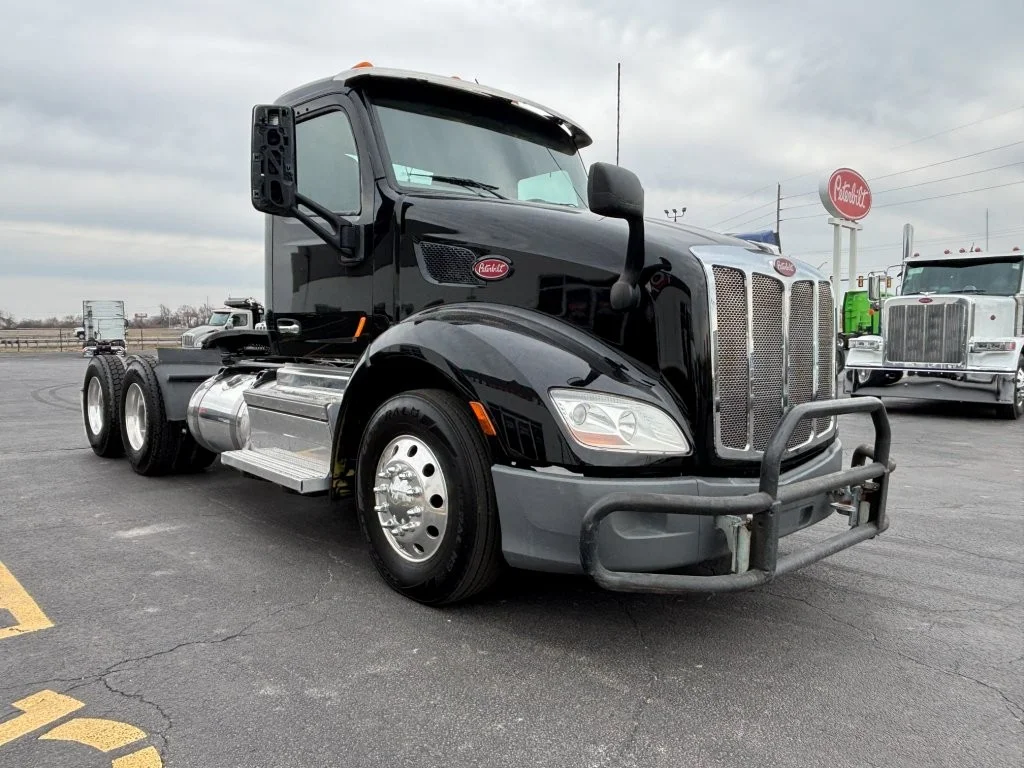 2021 Peterbilt 579 in Springfield, MO — photo 2