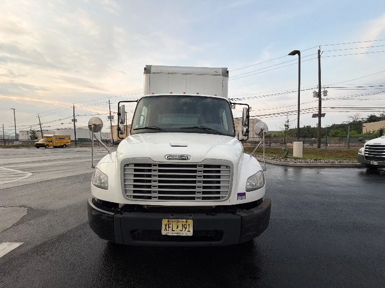 2018 Freightliner eM2 in Linden, NJ — photo 2