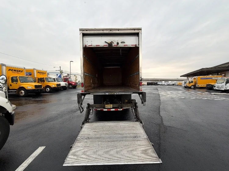 2018 Freightliner eM2 in Linden, NJ — photo 9