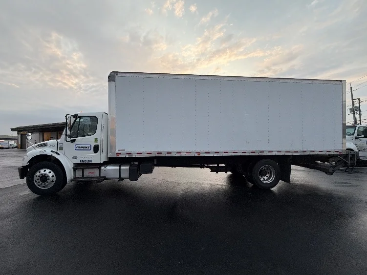 2018 Freightliner eM2 in Linden, NJ — photo 4