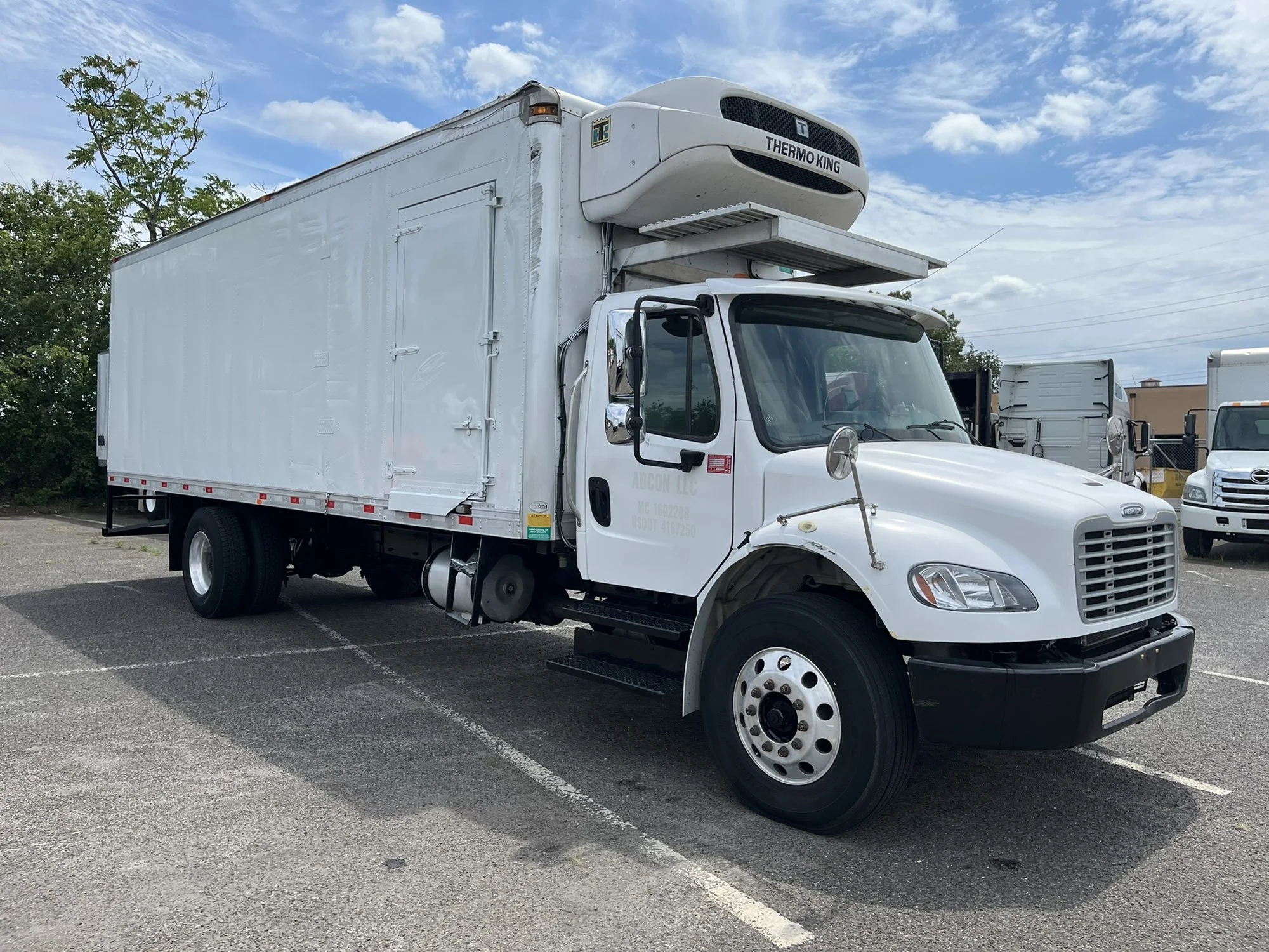 2017 Freightliner M2 106 - image 3