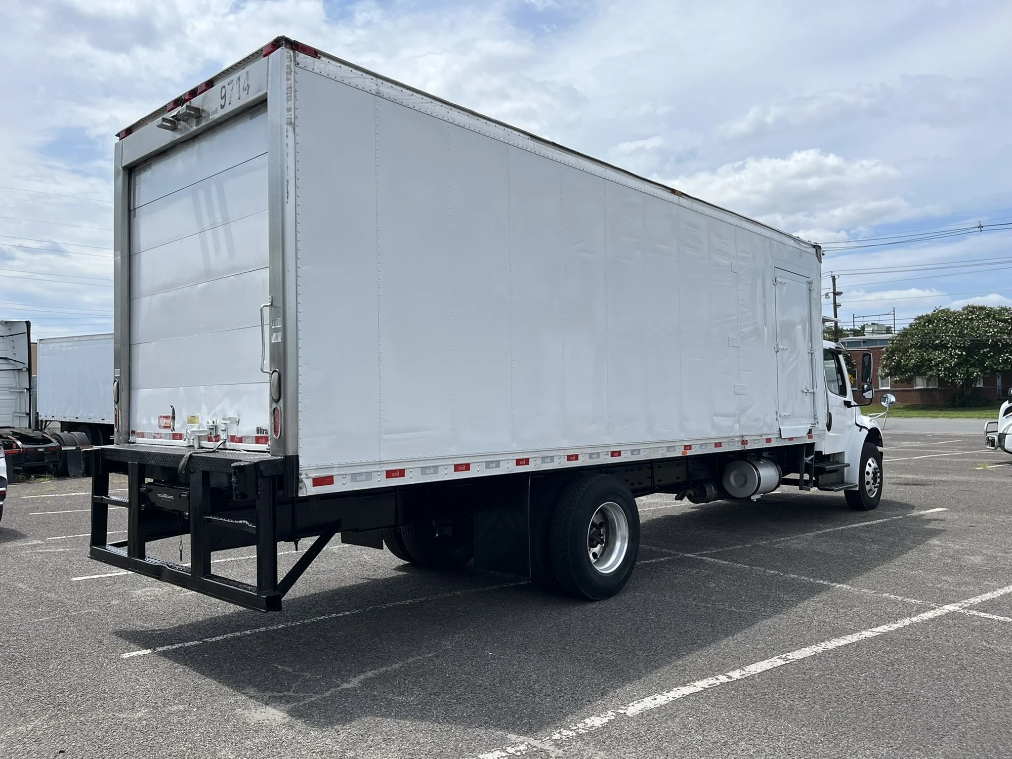 2017 Freightliner M2 106 - image 4