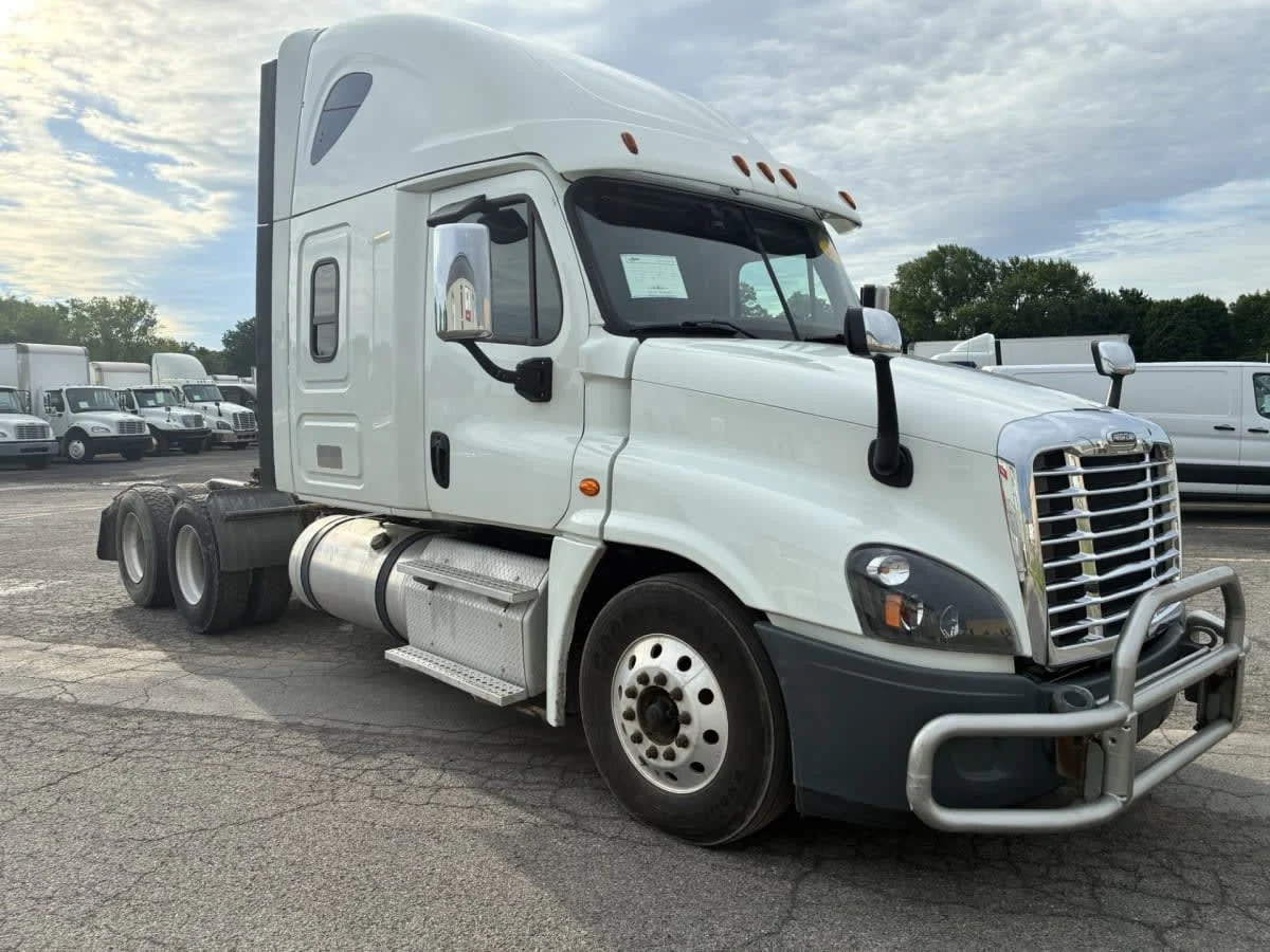 2019 Freightliner Cascadia in Syracuse, NY — photo 3
