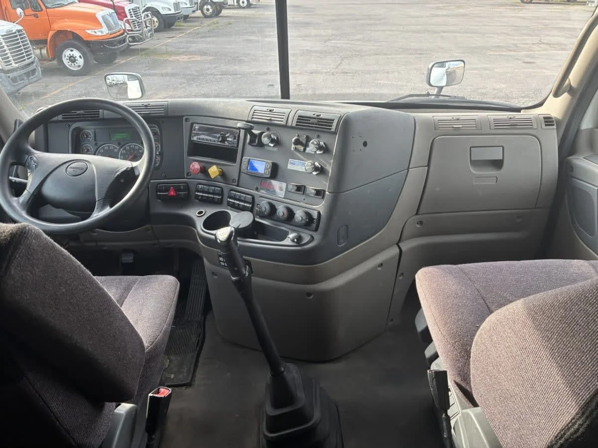 2019 Freightliner Cascadia in Syracuse, NY — photo 11