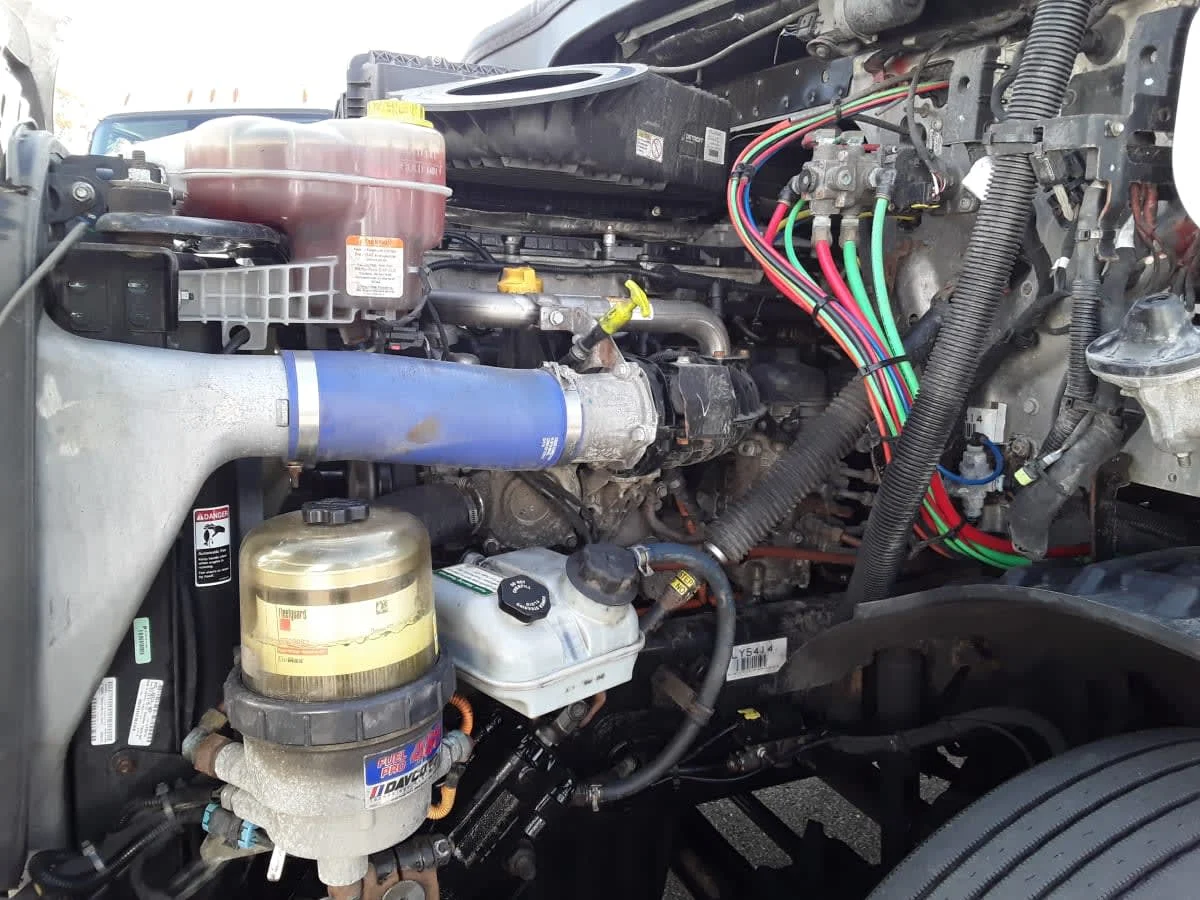 2020 Freightliner Cascadia - image 8