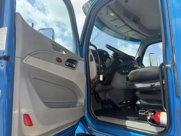 2020 Peterbilt 567 — photo 24