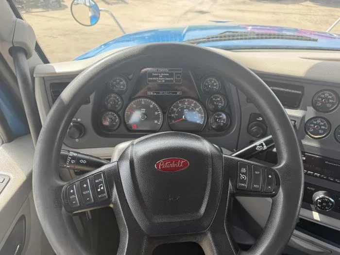 2020 Peterbilt 567 — photo 30