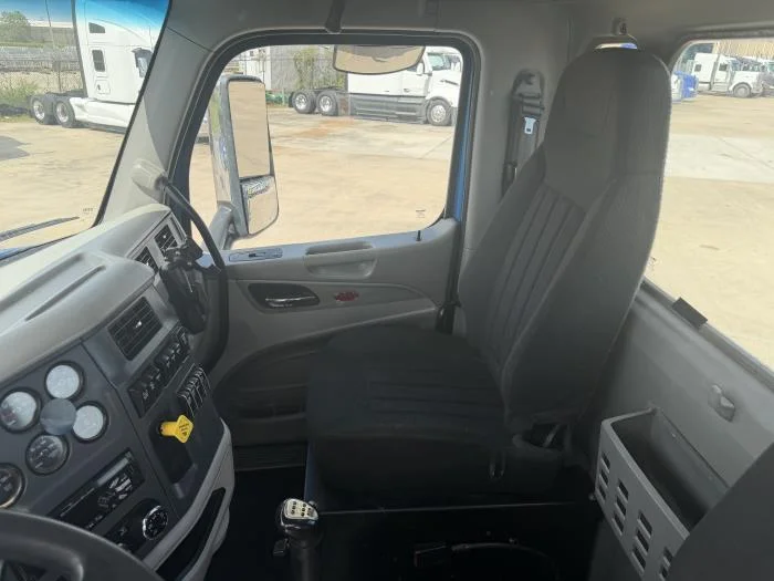2020 Peterbilt 567 — photo 25