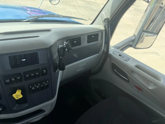 2020 Peterbilt 567 — photo 27