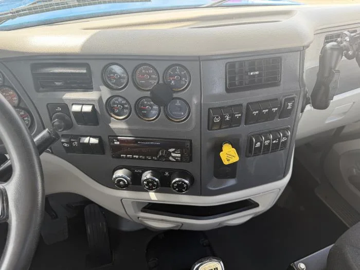 2020 Peterbilt 567 — photo 28