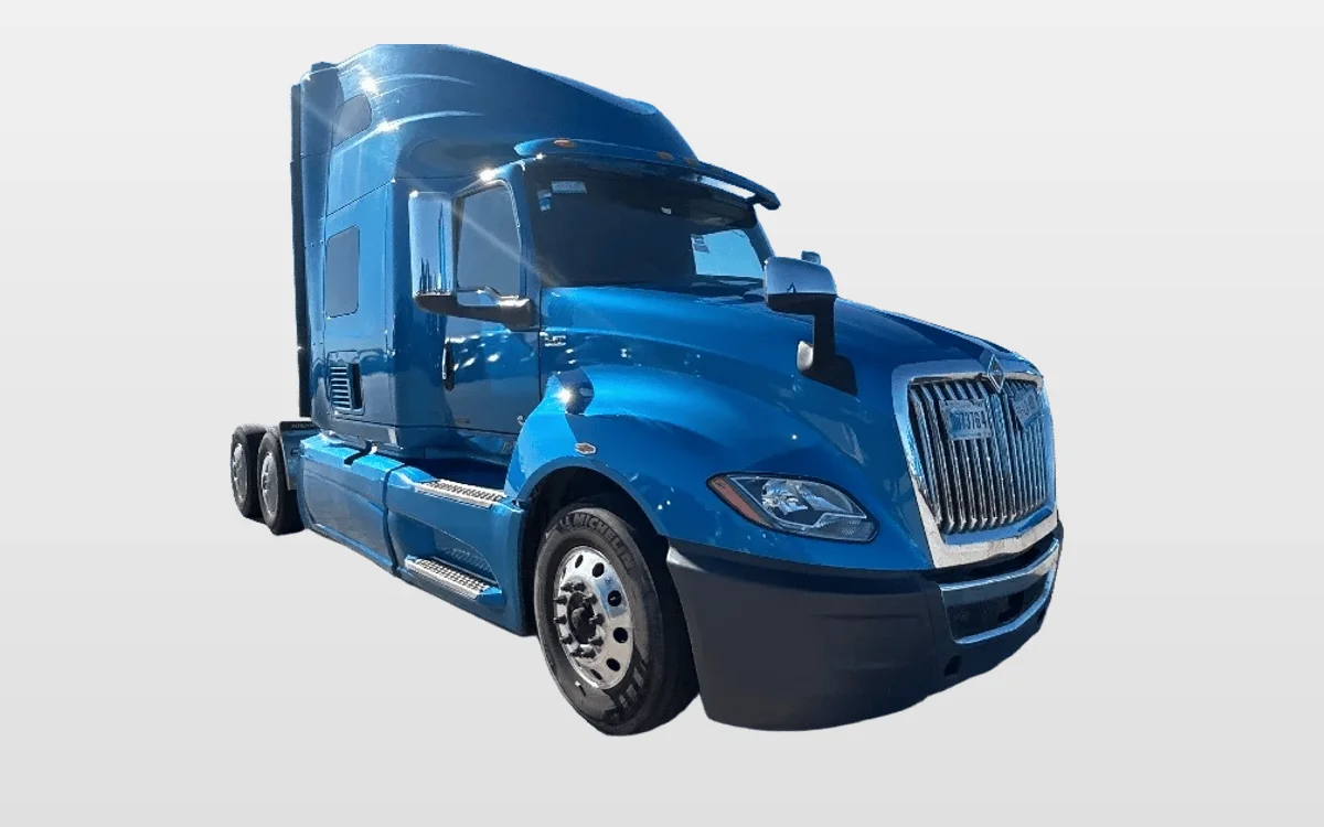 2021 International LT - image 1