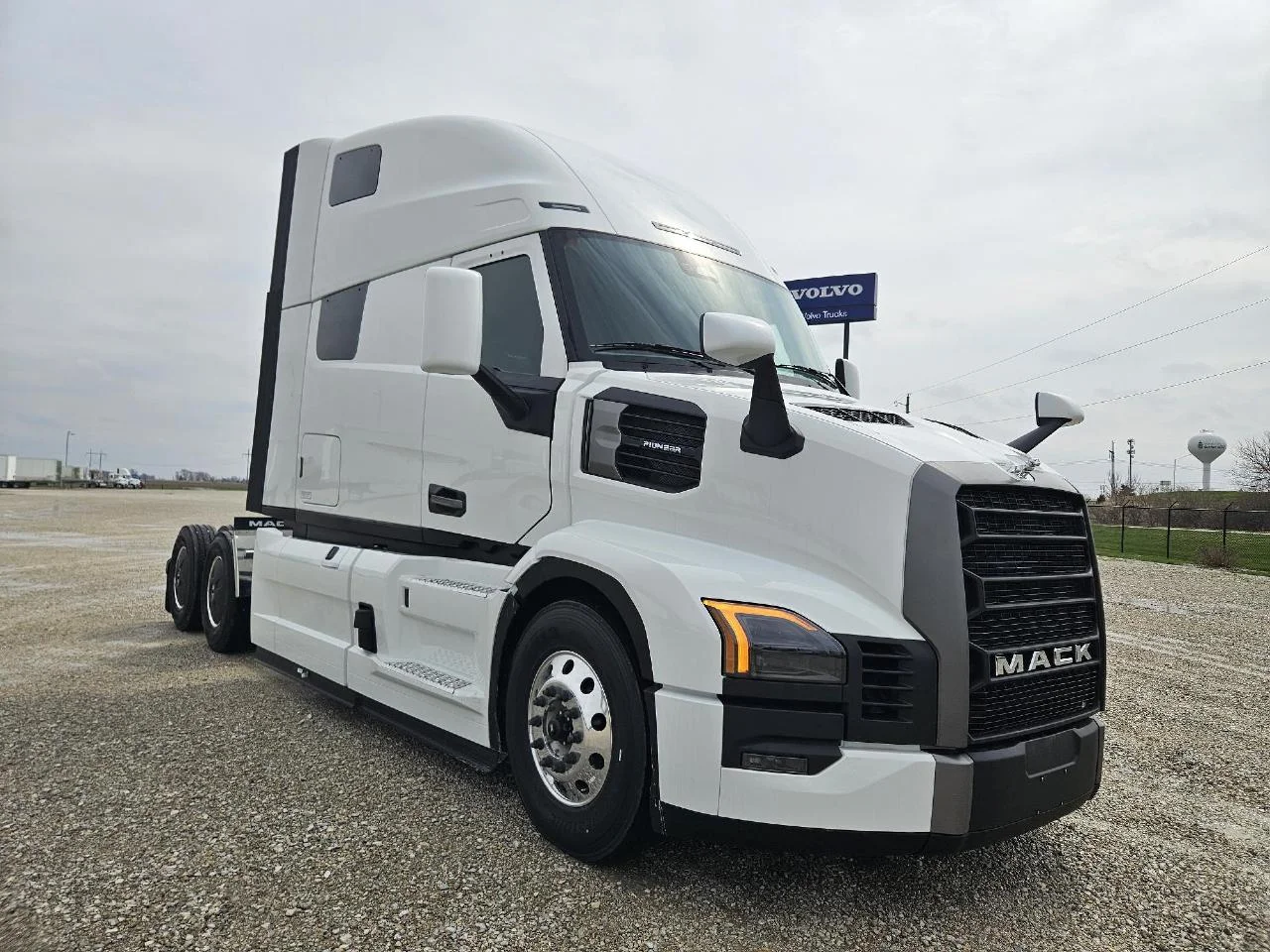 2026 Mack Pinnacle in Indianapolis, IN — photo 3