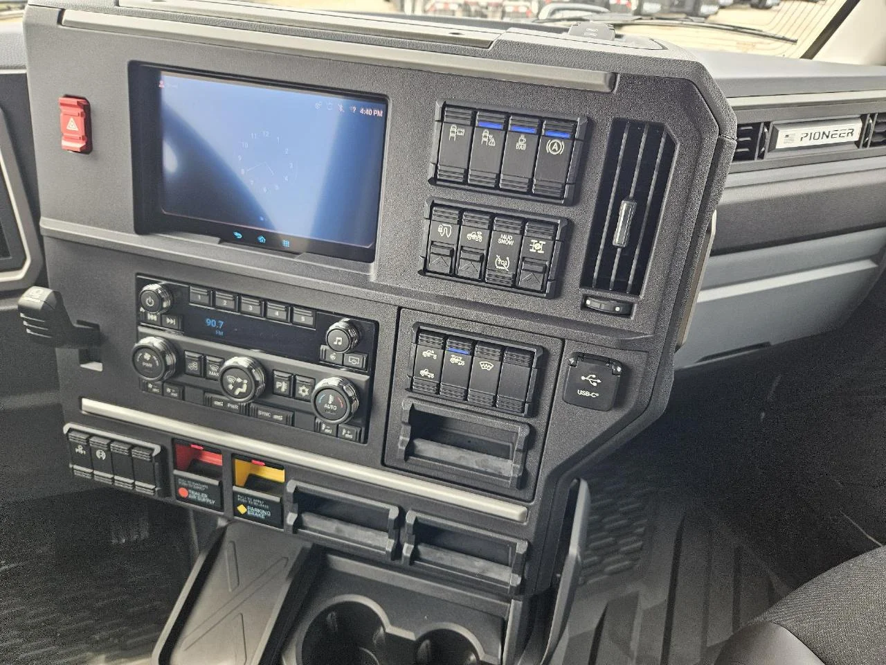 2026 Mack Pinnacle in Toledo, OH — photo 9
