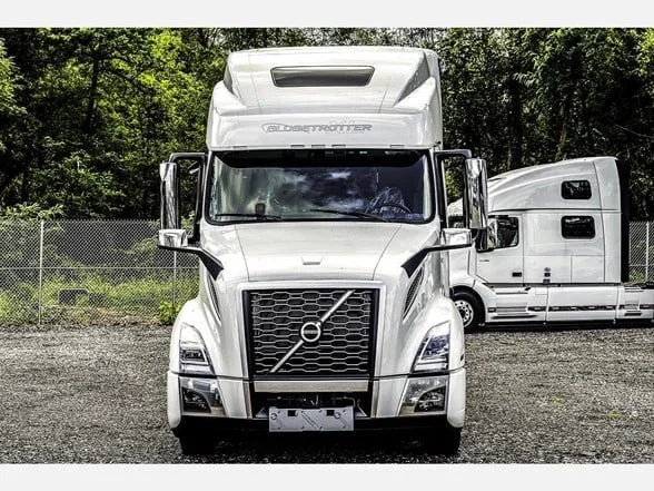 2025 Volvo VNL 860 in Linthicum Heights, MD — photo 3