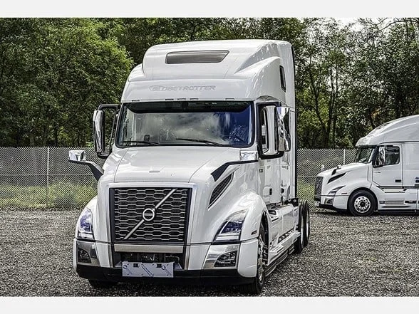2025 Volvo VNL 860 in Linthicum Heights, MD — photo 2