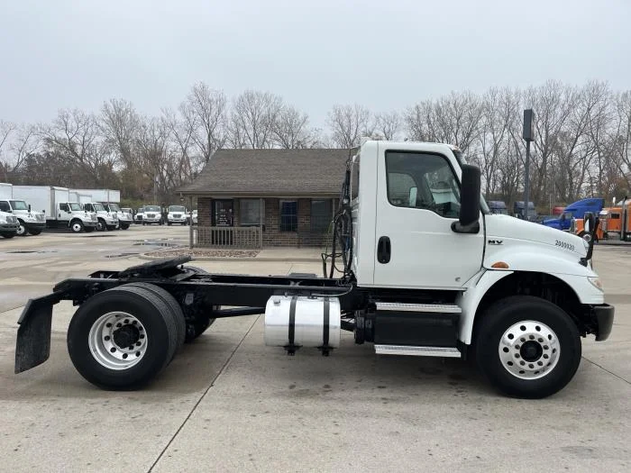 2020 International MV - image 8