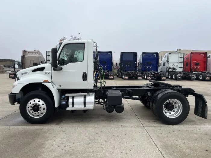 2020 International MV - image 3