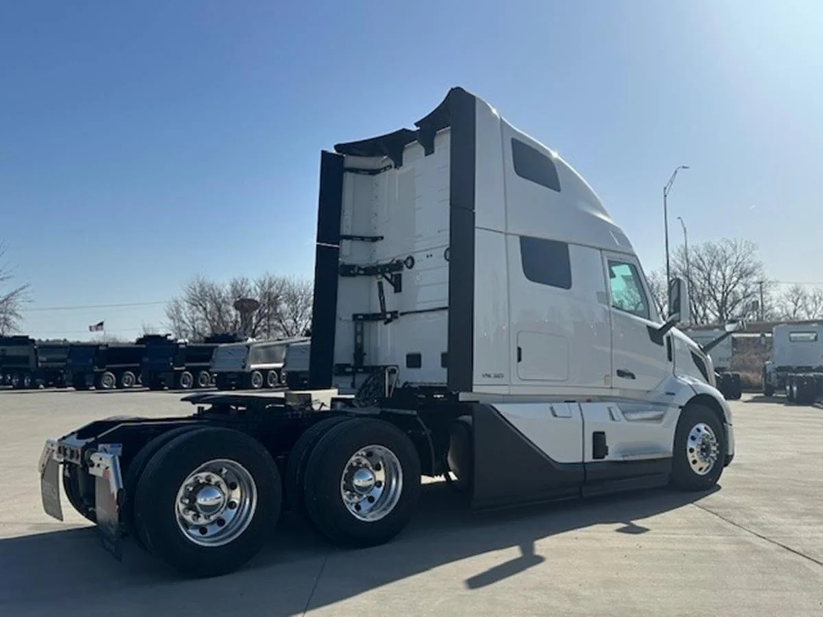 2026 Volvo VNL 660 in Waukee, IA — photo 5